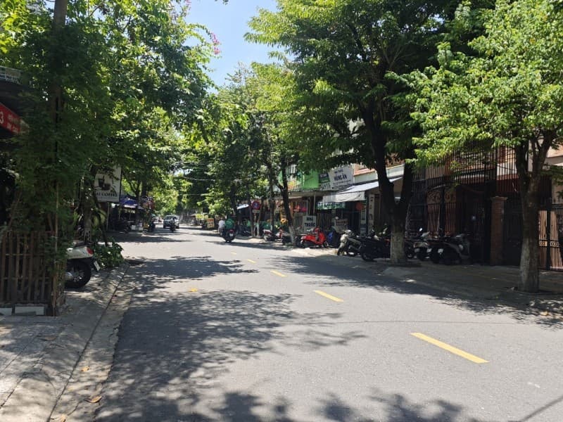 Nhà 2 tầng 200m² mặt tiền 10m Cầm Bá Thước, Hải Châu — gần chợ, tiềm năng kinh doanh, mặt tiền đường lớn, ô tô đỗ cửa