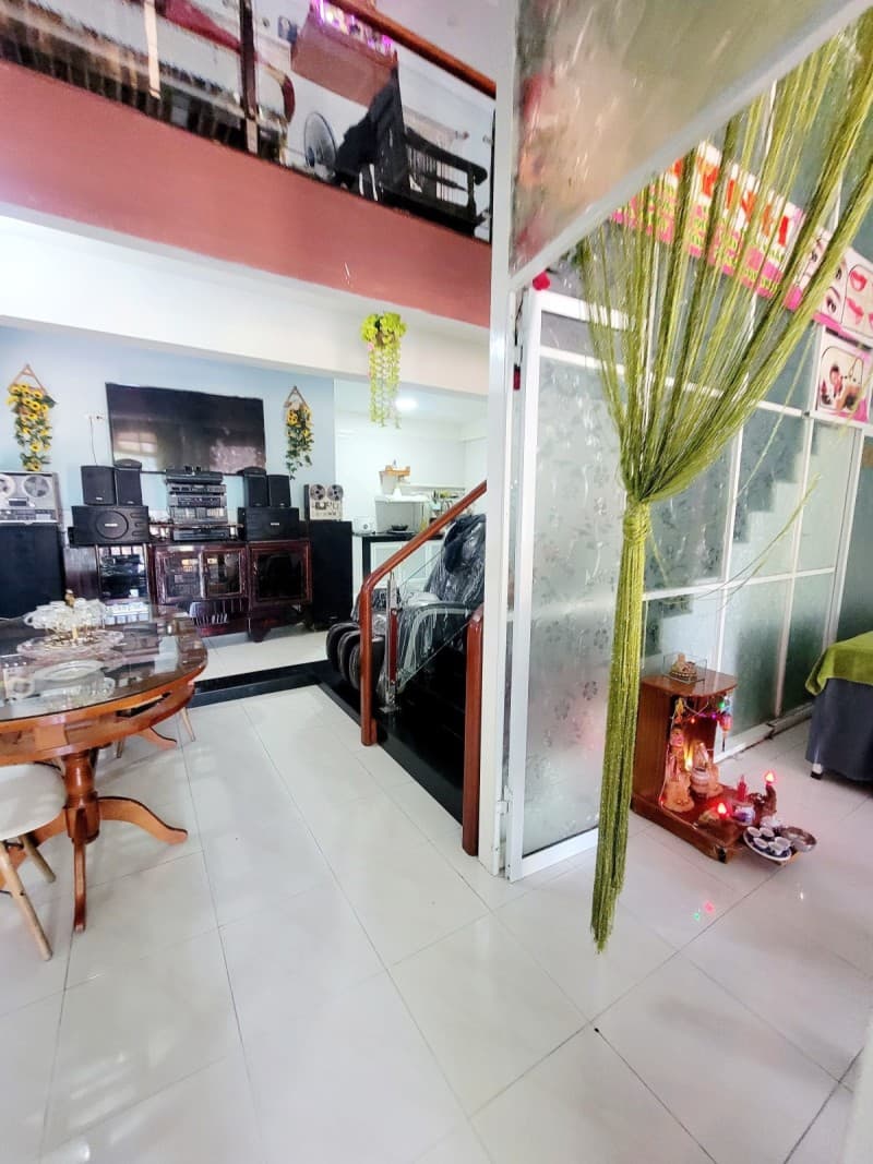 Nhà 2 tầng 99m² mặt tiền 6.2m Hà Thị Thân, Sơn Trà — gần chợ, tiềm năng kinh doanh, mặt tiền đường lớn, ô tô đỗ cửa