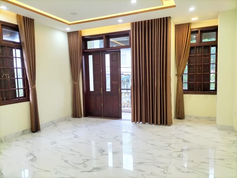 Nhà 2 tầng 235m² mặt tiền 10m Trần Cao Vân, Thanh Khê — gần biển, gần trường học, tiềm năng kinh doanh, ô tô đỗ cửa