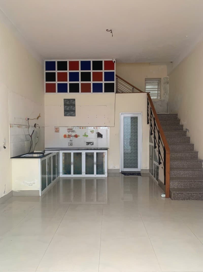 Nhà 3 tầng 108.3m² mặt tiền 8.6m Lê Duẩn, Thanh Khê — gần chợ, tiềm năng kinh doanh, mặt tiền đường lớn, ô tô đỗ cửa