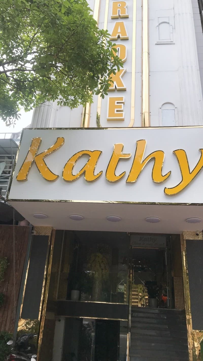 Nhà 2 tầng 250m² mặt tiền 10m 24X Nguyễn Tất Thành, Hải Châu — gần biển, tiềm năng kinh doanh, mặt tiền đường lớn, có dòng tiền