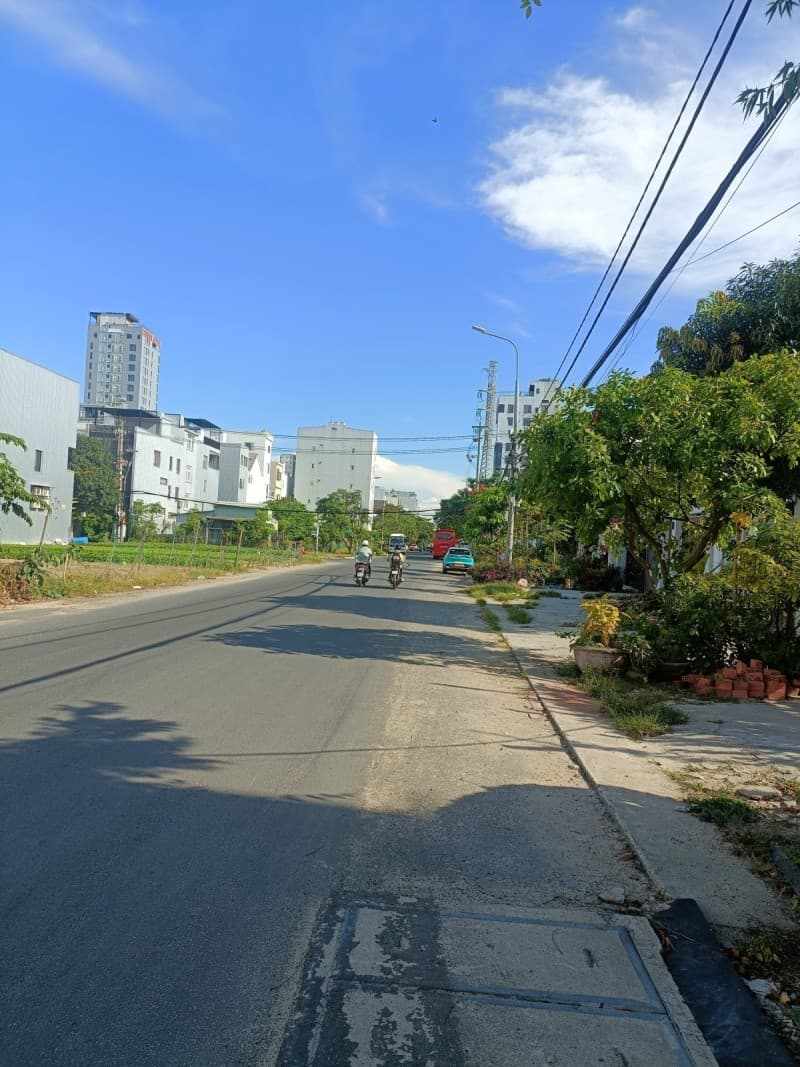 Nhà 2 tầng 305m² mặt tiền 10m Phan Bá Phiến, Sơn Trà — gần biển, gần trường học, mặt tiền đường lớn, ô tô đỗ cửa