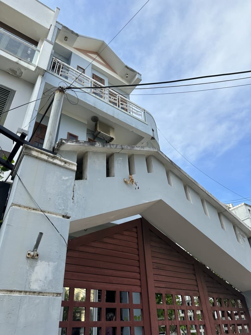 Nhà 3 tầng 160m² mặt tiền 5.5m Ngũ Hành Sơn, Ngũ Hành Sơn — tiềm năng kinh doanh, ô tô đỗ cửa, có dòng tiền