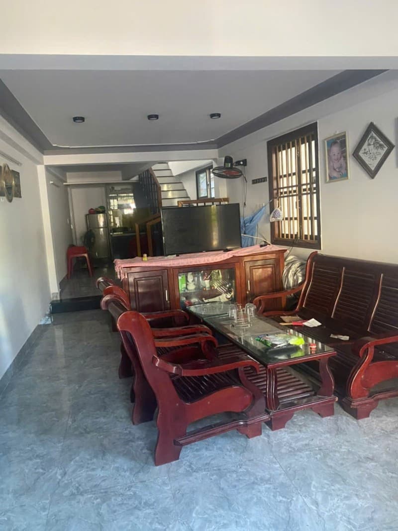 Nhà 2 tầng 85m² mặt tiền 4.2m Đinh Tiên Hoàng, Hội An — gần chợ, tiềm năng kinh doanh, mặt tiền đường lớn, có dòng tiền