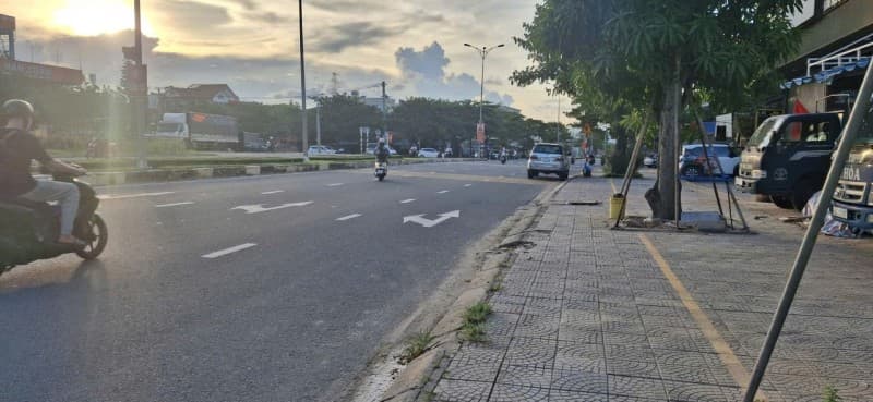 Nhà 281m² (15x18.7) mặt tiền Võ Chí Công Cẩm Lệ — kinh doanh tốt