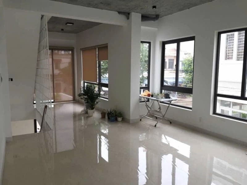 Nhà 3 tầng 48.6m² mặt tiền 18 tháng 8, Hội An — gần chợ, gần trường học, tiềm năng kinh doanh, mặt tiền đường lớn, ô tô đỗ cửa