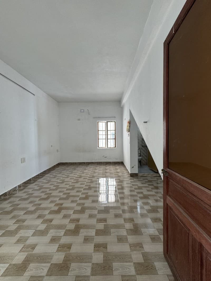 Nhà 5 tầng 96m² mặt tiền 2.5m Lý Thường Kiệt, Hội An — gần trường học, tiềm năng kinh doanh, mặt tiền đường lớn, ô tô đỗ cửa