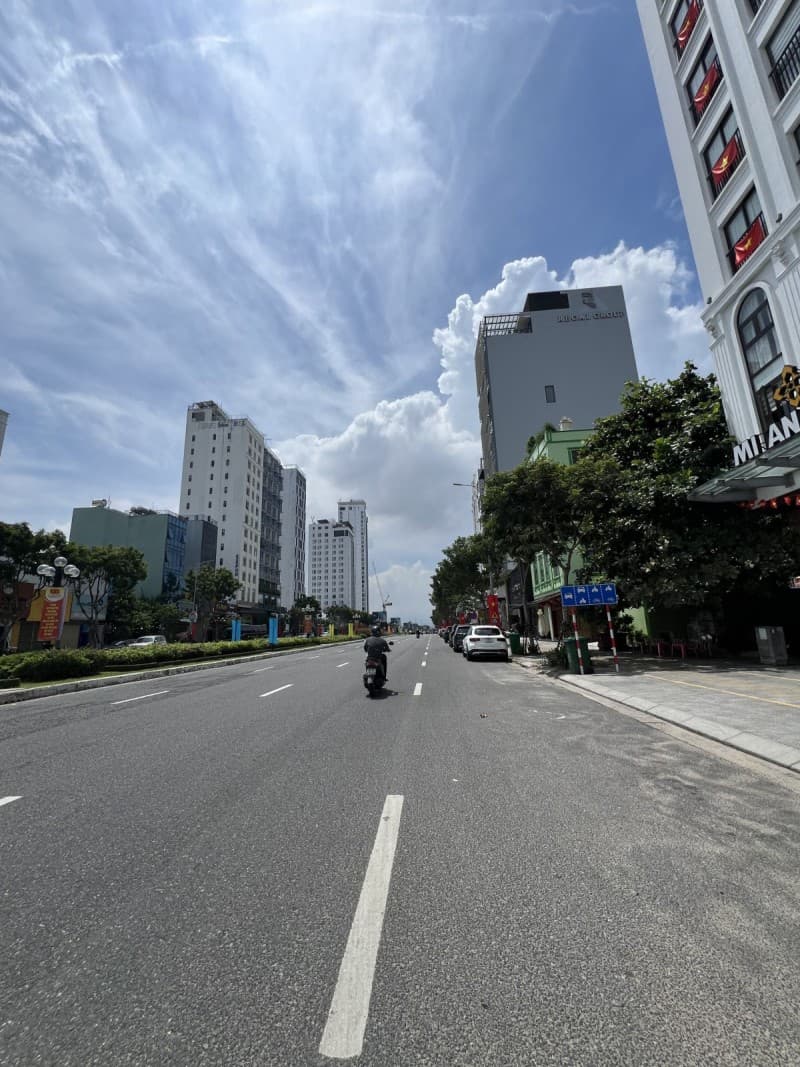 Nhà cấp 4 121m² mặt tiền 6.5m Mỹ Khê 7, Sơn Trà — gần biển, tiềm năng kinh doanh, mặt tiền đường lớn, ô tô đỗ cửa