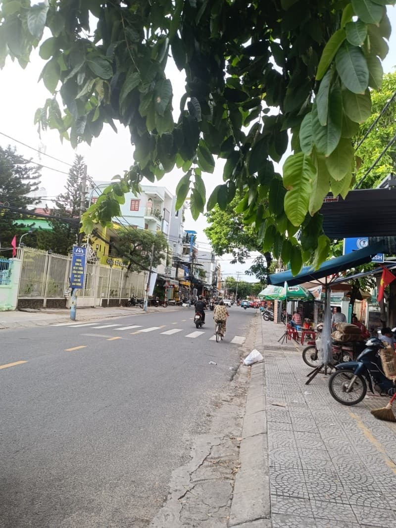 Nhà 3 tầng 112m² mặt tiền 4.2m Hoàng Hoa Thám, Thanh Khê — tiềm năng kinh doanh, mặt tiền đường lớn, đường 10.5m, ô tô đỗ cửa