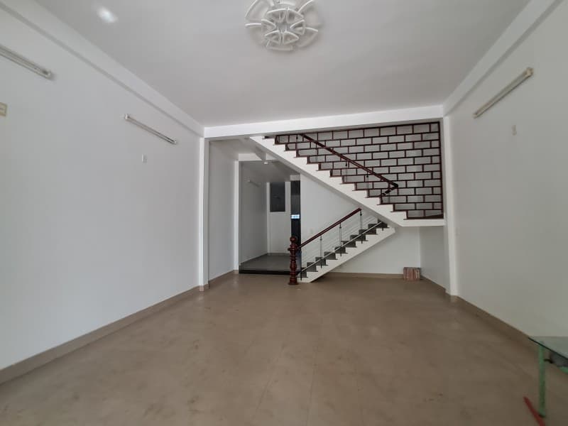 Nhà 2 tầng 100m² mặt tiền 5m Hồ Tùng Mậu, Liên Chiểu — gần biển, gần trường học, tiềm năng kinh doanh, mặt tiền đường lớn, tiềm năng tăng giá