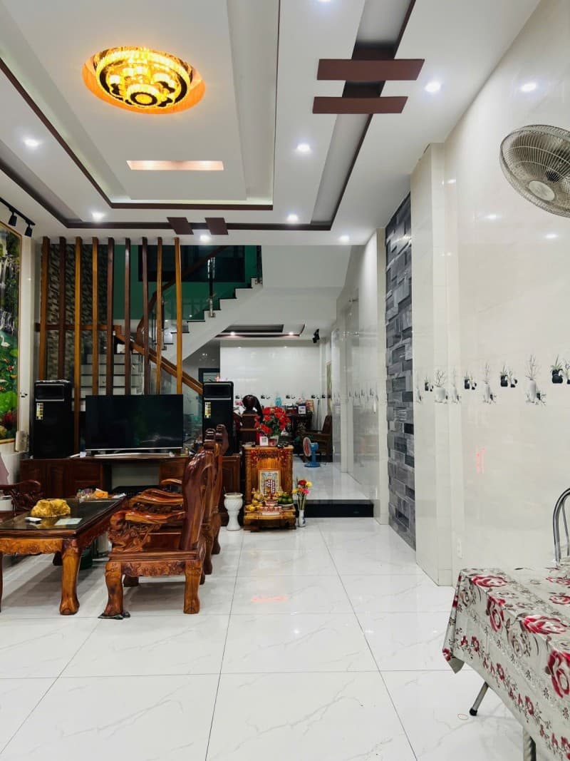 Nhà 3 tầng 72m² mặt tiền 4.5m Dương Đức Hiền, Liên Chiểu — gần biển, mặt tiền đường lớn, ô tô đỗ cửa, có dòng tiền