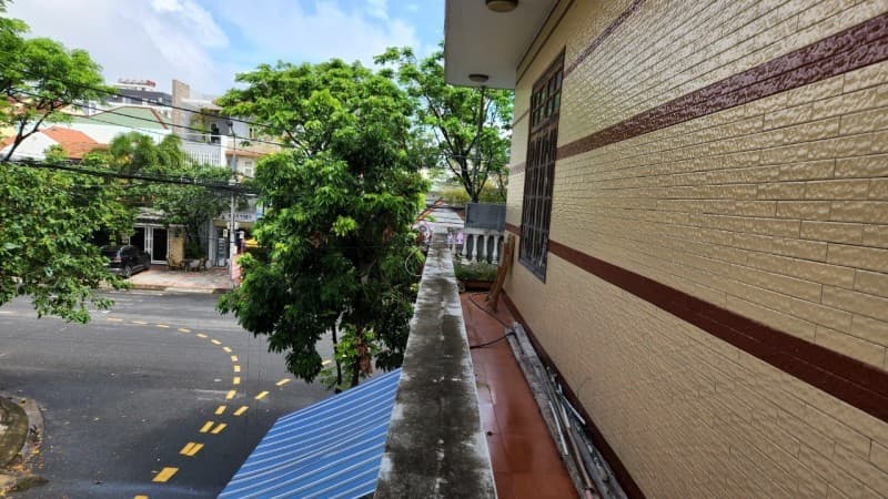 Nhà 3 tầng 102m² mặt tiền 5m Kinh Dương Vương, Liên Chiểu — gần biển, gần chợ, tiềm năng kinh doanh, mặt tiền đường lớn