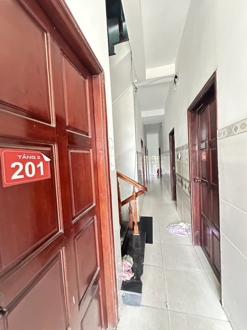 Nhà 3 tầng 136m² mặt tiền 8m Lê Đại Hành, Cẩm Lệ — tiềm năng kinh doanh, mặt tiền đường lớn, đường 33m, ô tô đỗ cửa