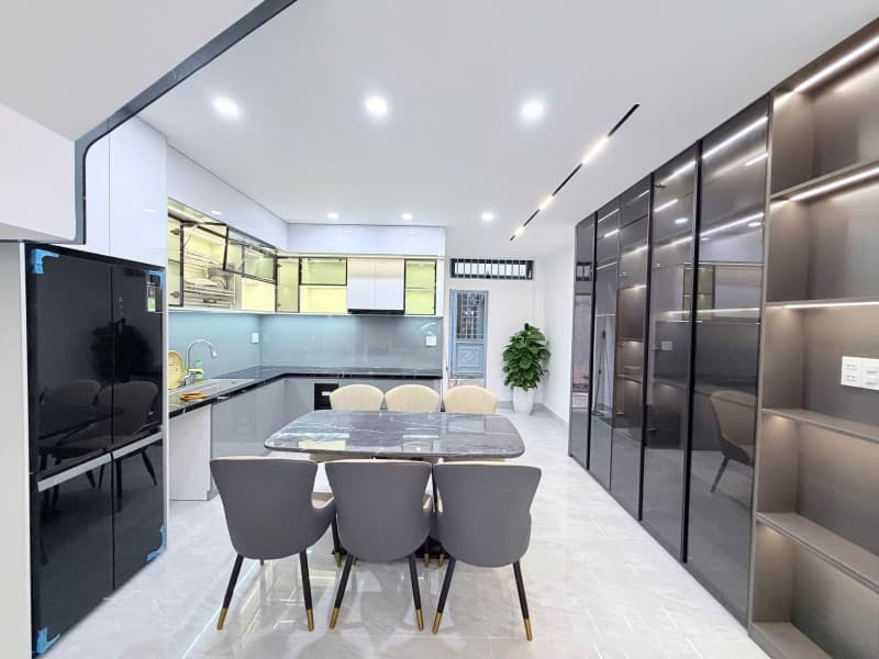 Nhà 3 tầng 65m² mặt tiền 4.5m Nguyễn Thúy, Liên Chiểu — gần biển, tiềm năng kinh doanh, mặt tiền đường lớn, ô tô đỗ cửa