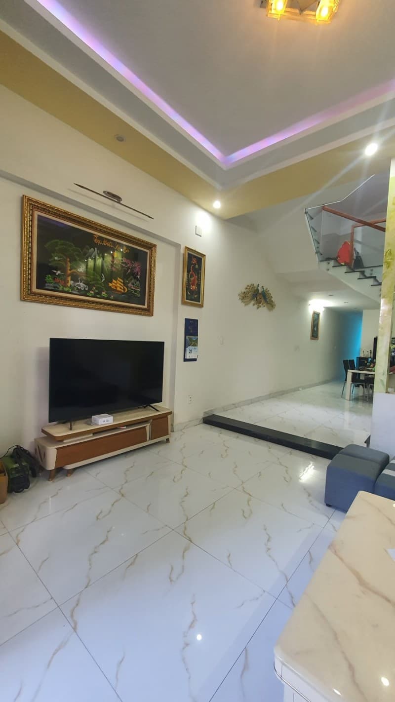 Nhà 3 tầng 132m² mặt tiền 5m Bùi Chát, Liên Chiểu — tiềm năng kinh doanh, mặt tiền đường lớn, ô tô đỗ cửa, tiềm năng tăng giá