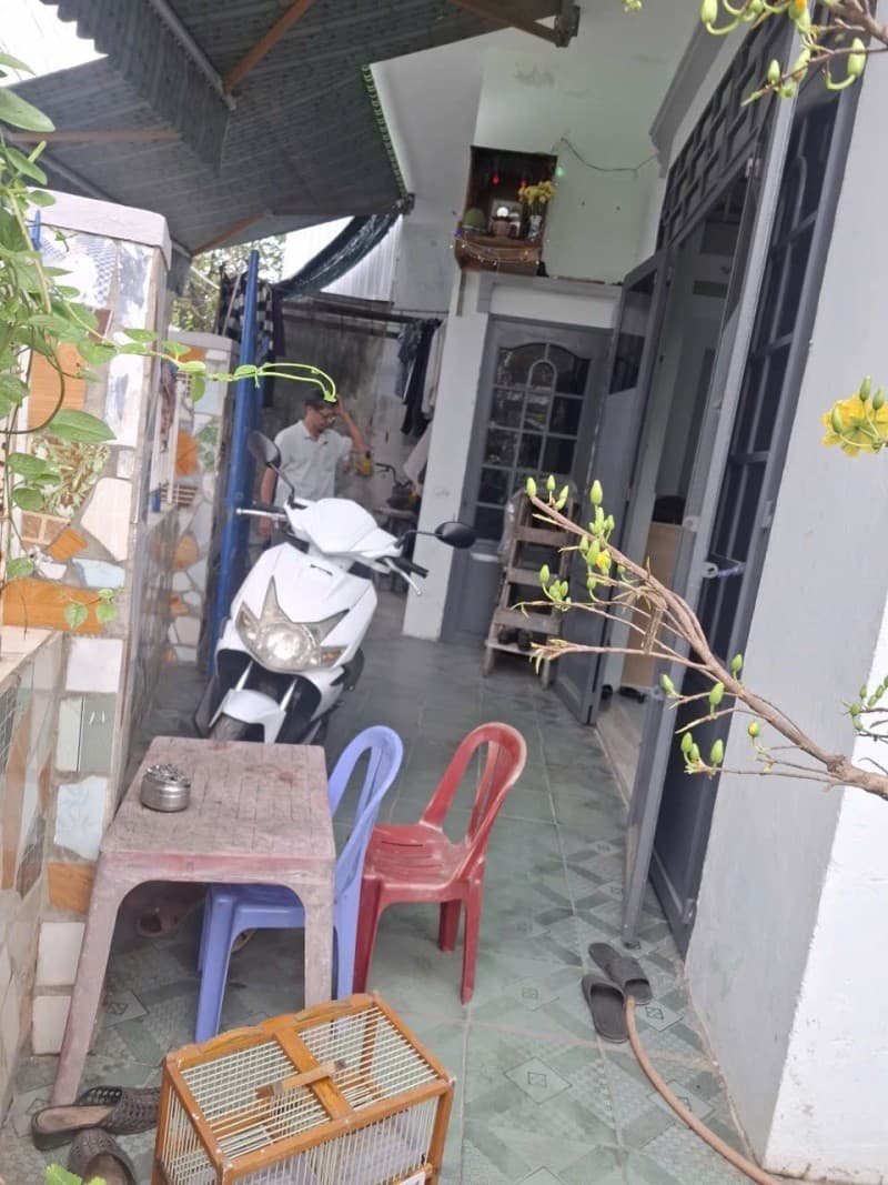 Nhà 2 tầng 95.5m² mặt tiền 10.6m Cách Mạng Tháng 8, Cẩm Lệ — ô tô đỗ cửa