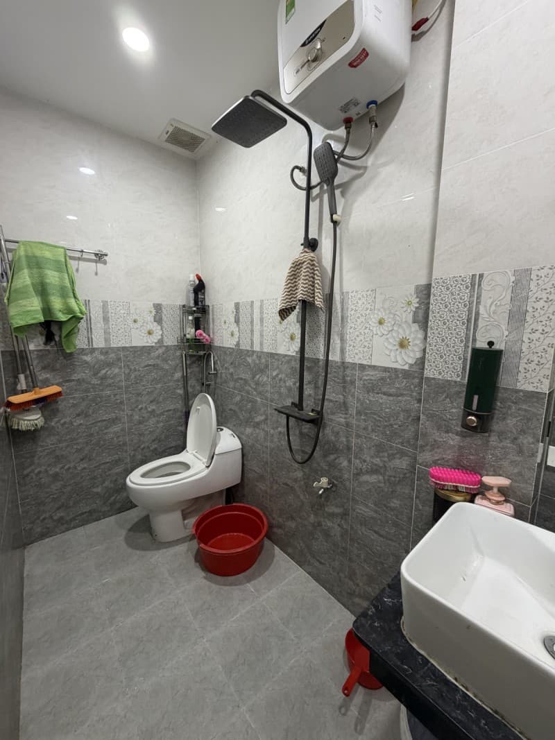 Nhà 4 tầng 54m² mặt tiền 5.1m Ngô Thì Sĩ, Ngũ Hành Sơn — gần biển, mặt tiền đường lớn, ô tô đỗ cửa, tiềm năng tăng giá