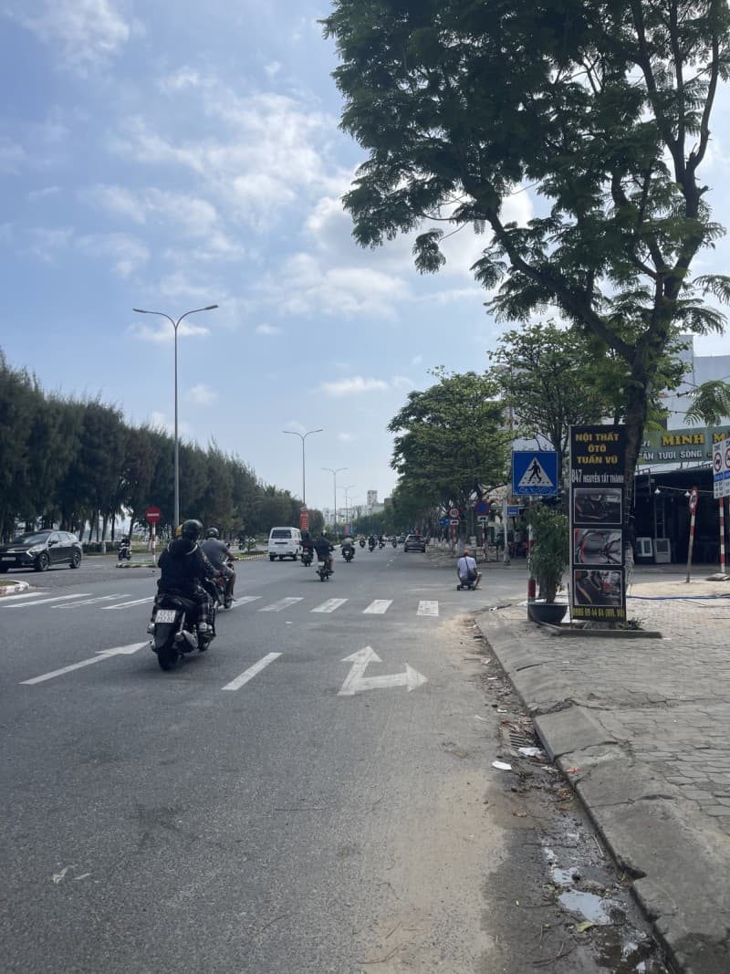 Nhà cấp 4 250m² mặt tiền 10m Nguyễn Tất Thành, Thanh Khê — gần biển, tiềm năng kinh doanh, mặt tiền đường lớn, tiềm năng tăng giá