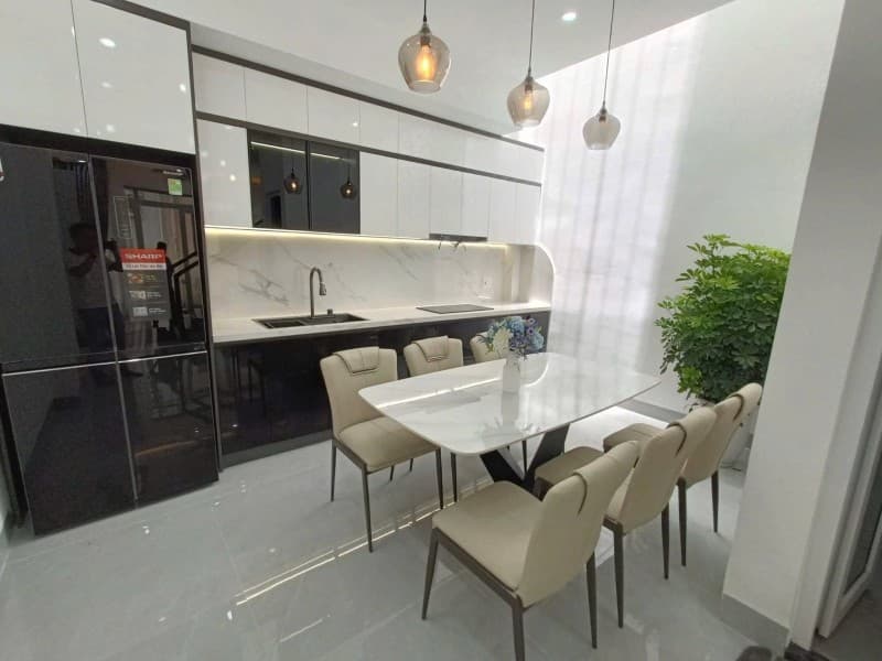 Nhà 4 tầng 42m² mặt tiền 4.5m Núi Thành, Hải Châu — gần chợ, gần trường học, tiềm năng kinh doanh, mặt tiền đường lớn