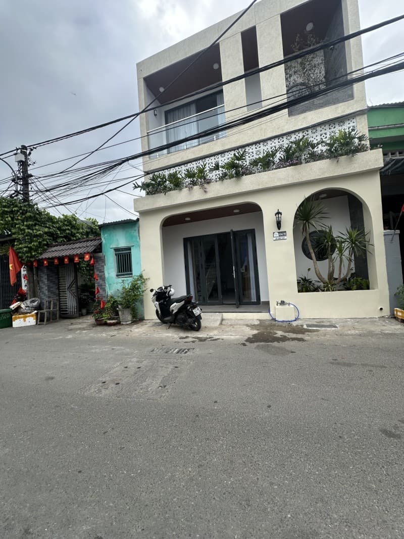 Nhà 5 tầng 51m² mặt tiền 2.5m Lê Văn Thứ, Sơn Trà — gần biển, gần chợ, tiềm năng kinh doanh, ô tô đỗ cửa