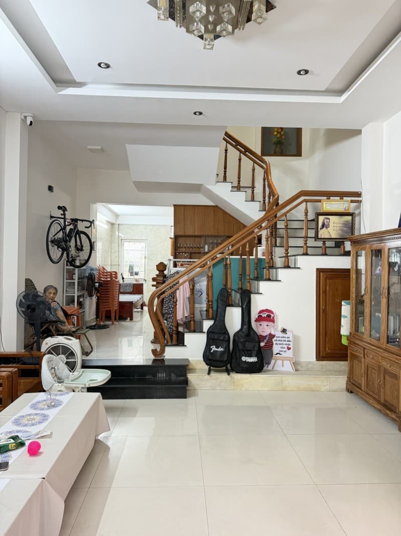 Nhà 3 tầng 66m² mặt tiền 5m Ung Văn Khiêm, Ngũ Hành Sơn — gần biển, tiềm năng kinh doanh, mặt tiền đường lớn, ô tô đỗ cửa