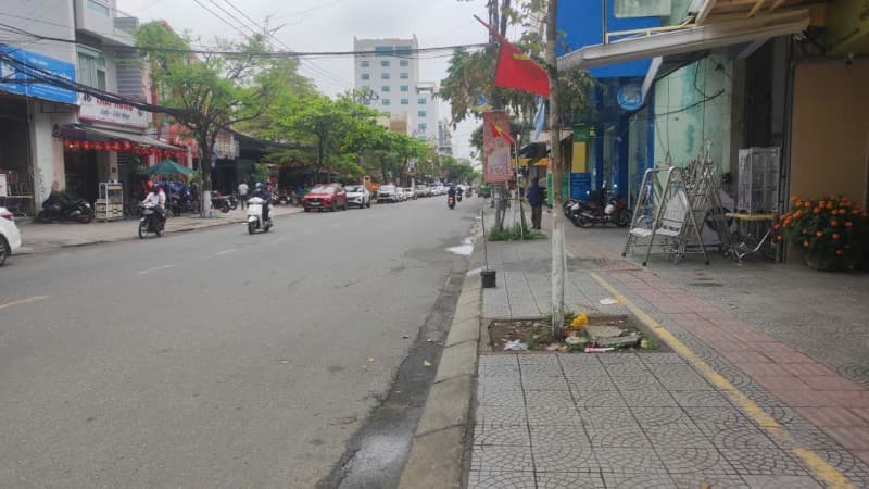 Nhà 2 tầng 99.7m² mặt tiền 10m Núi Thành, Hải Châu — gần trường học, tiềm năng kinh doanh, mặt tiền đường lớn, ô tô đỗ cửa