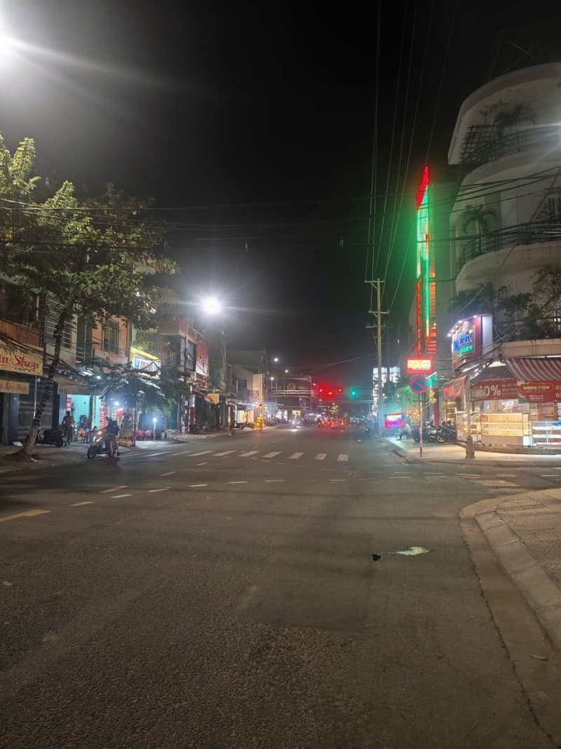 Nhà 3 tầng 75m² mặt tiền 6.5m Hoàng Văn Thụ, Hải Châu — gần chợ, tiềm năng kinh doanh, mặt tiền đường lớn, có dòng tiền