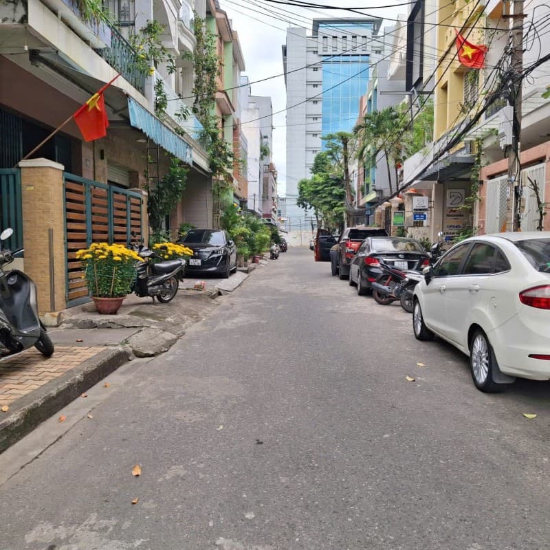 Nhà 3 tầng 265m² mặt tiền 9.5m Lưu Quý Kỳ, Hải Châu — gần trường học, tiềm năng kinh doanh, mặt tiền đường lớn, ô tô đỗ cửa