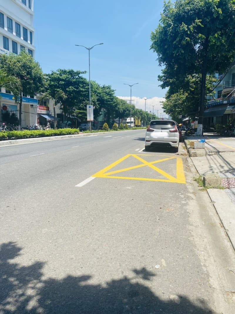 Nhà 3 tầng 150m² mặt tiền 10.5m Đường 2 tháng 9, Hải Châu — mặt tiền đường lớn, tiềm năng tăng giá, có dòng tiền