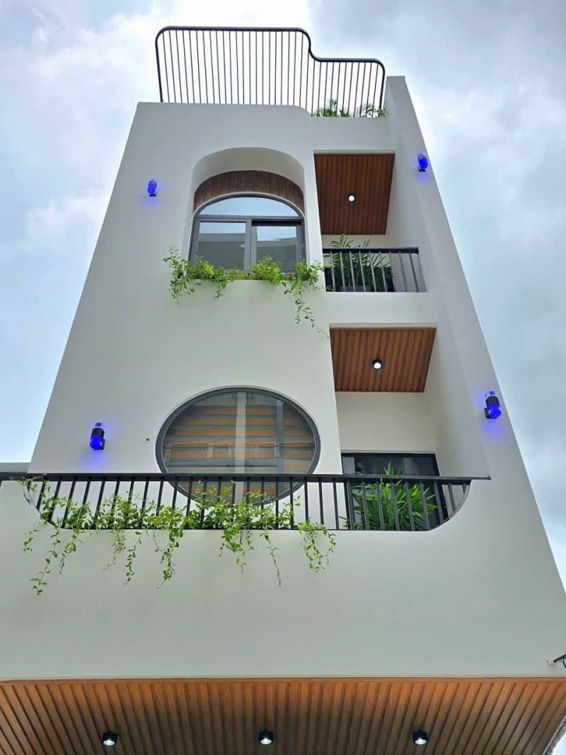 Nhà 4 tầng 96m² mặt tiền 3.7m Chính Hữu, Sơn Trà — gần biển, tiềm năng kinh doanh, ô tô đỗ cửa, có dòng tiền