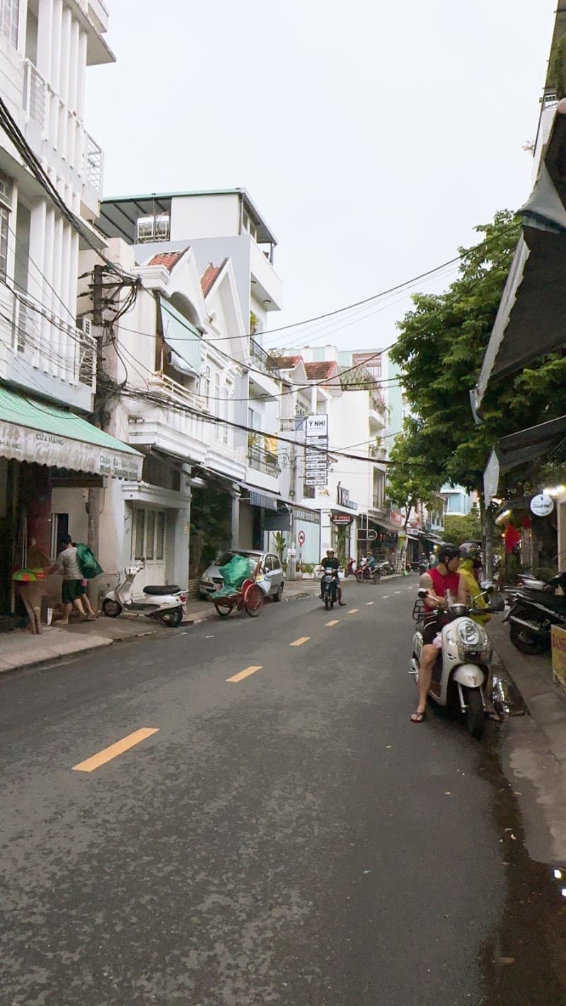 Nhà cấp 4 84.7m² mặt tiền 4.7m Hải Hồ, Hải Châu — gần chợ, tiềm năng kinh doanh, mặt tiền đường lớn, ô tô đỗ cửa