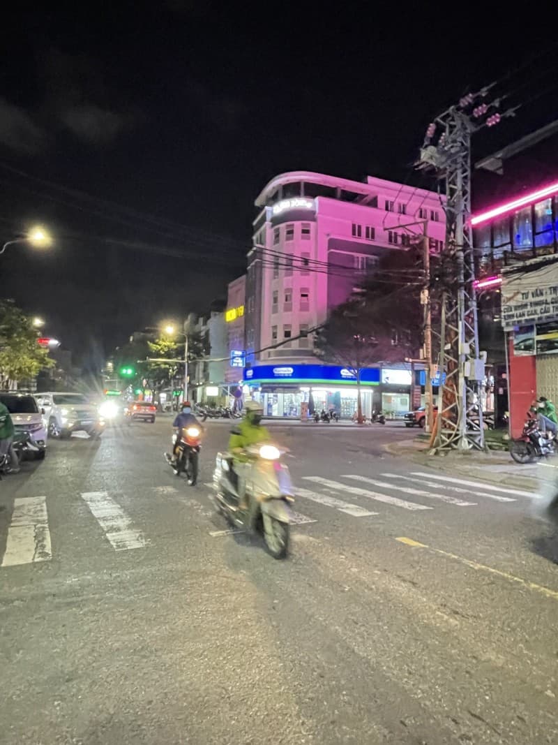 Nhà 4 tầng 81m² mặt tiền 3.82m Núi Thành, Hải Châu — tiềm năng kinh doanh, mặt tiền đường lớn, đường 10.5m, có dòng tiền