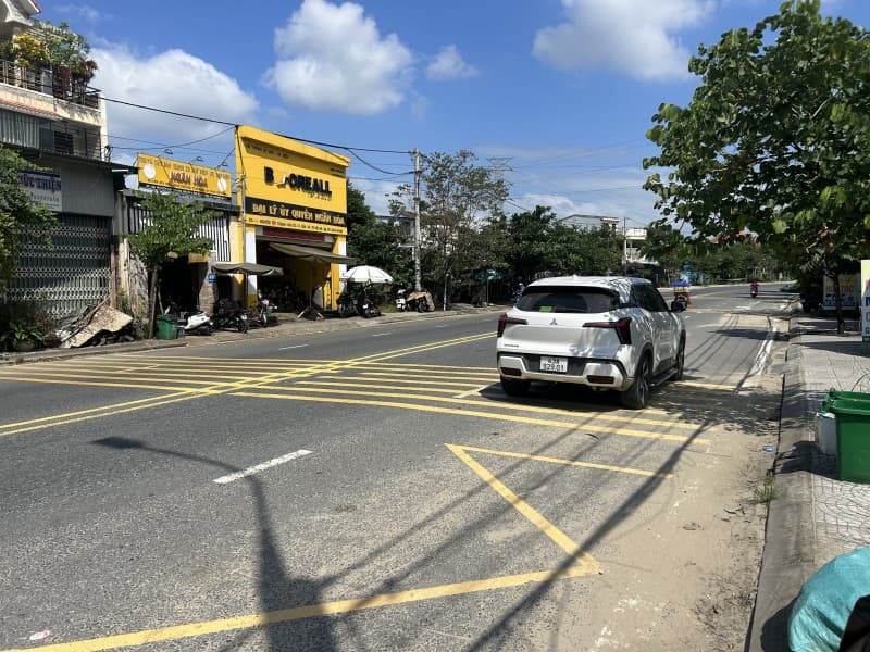 Đất 222m² mặt tiền 6.5m NGUYỄN TẤT THÀNH HỘI AN, Hội An — gần biển, tiềm năng kinh doanh, mặt tiền đường lớn, ô tô đỗ cửa