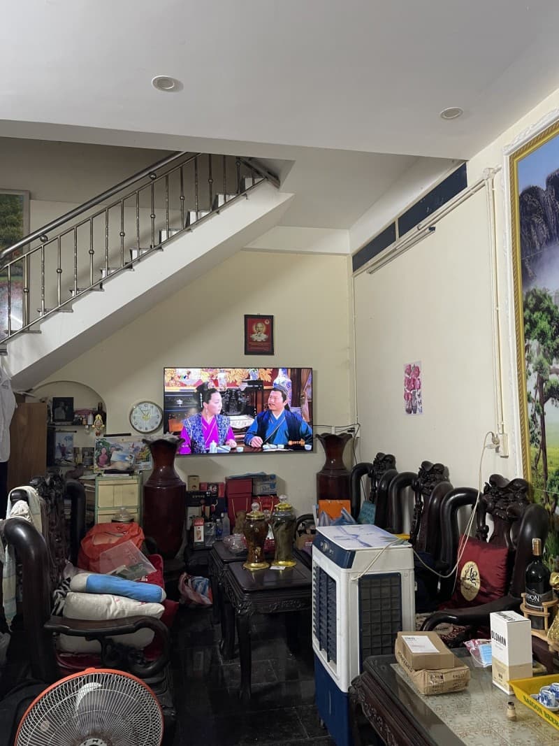 Nhà 3 tầng 106m² mặt tiền 9.8m Nguyễn Chí Thanh, Hải Châu — gần trường học, gần bệnh viện, tiềm năng kinh doanh, mặt tiền đường lớn