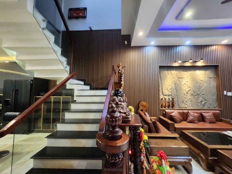 Nhà 3 tầng 116.8m² mặt tiền 5m Nguyễn Cảnh Dị, Liên Chiểu — tiềm năng kinh doanh, mặt tiền đường lớn, ô tô đỗ cửa