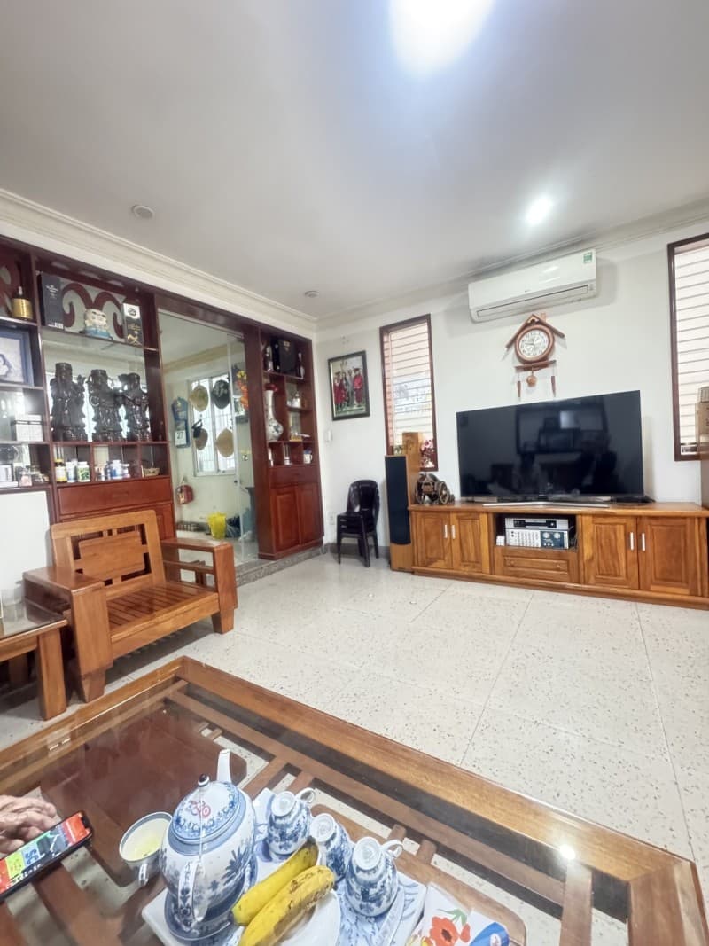 Nhà 4 tầng 111m² mặt tiền 4.5m Đinh tiên Hoàng, Hải Châu — tiềm năng kinh doanh, mặt tiền đường lớn, có dòng tiền