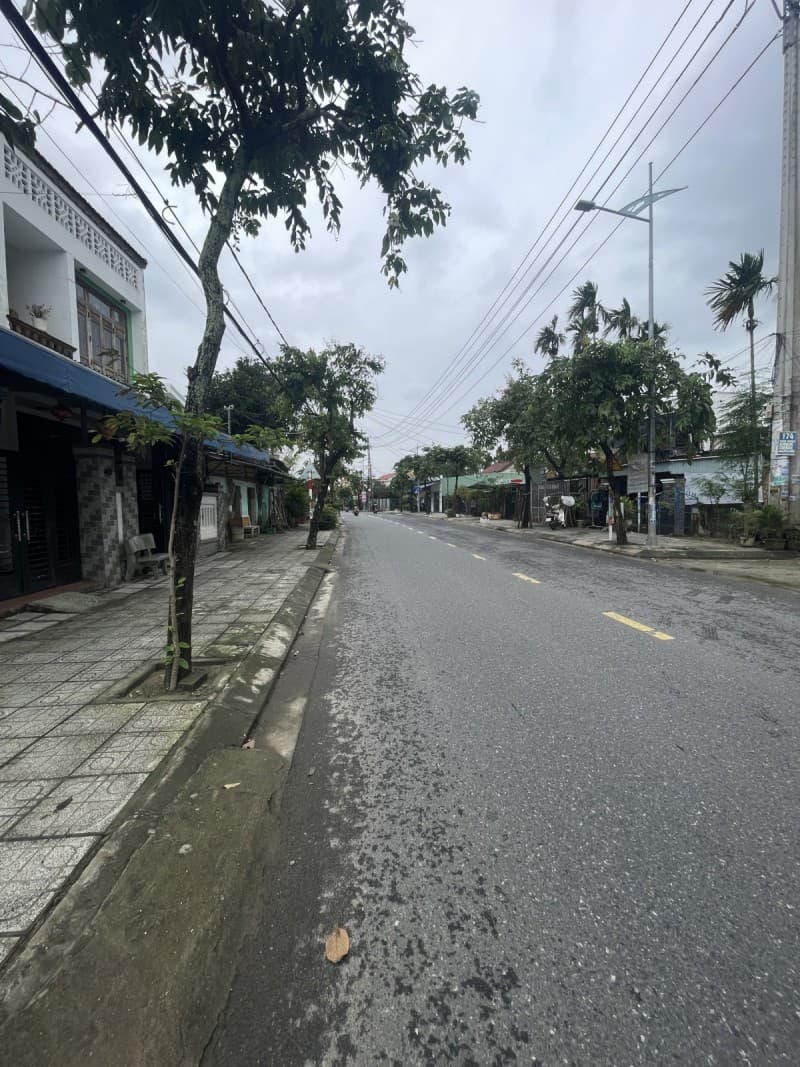 Đất 1845m² mặt tiền 33m Hùng Vương, Hội An — gần chợ, tiềm năng kinh doanh, mặt tiền đường lớn, ô tô đỗ cửa