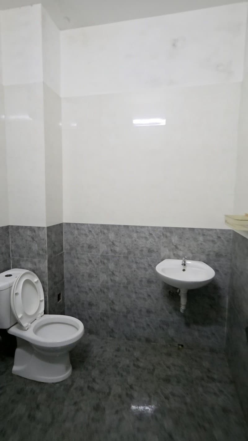 Nhà 2 tầng 171m² mặt tiền 5m Lạc Long Quân, Hội An — gần biển, tiềm năng kinh doanh, mặt tiền đường lớn, ô tô đỗ cửa