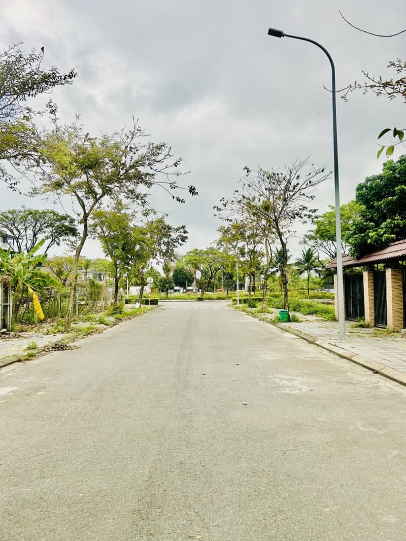 Đất 210m² mặt tiền 9m Khu đô thị FPT, Ngũ Hành Sơn — gần trường học, mặt tiền đường lớn, ô tô đỗ cửa, tiềm năng tăng giá