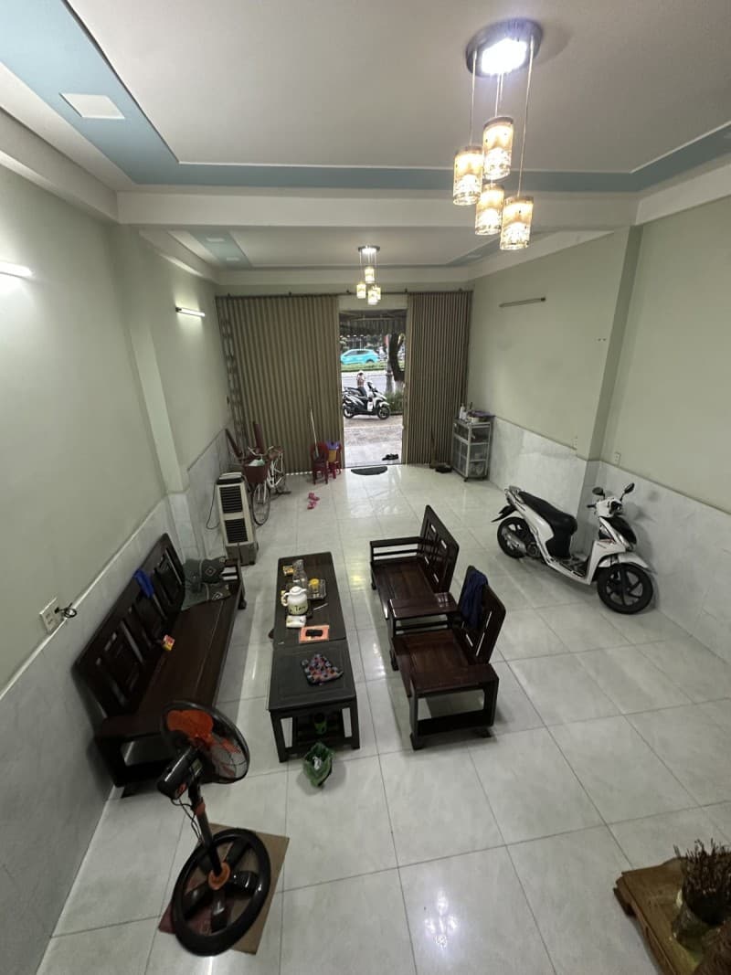 Nhà 3 tầng 100m² mặt tiền 5m Hoàng Thị Loan, Liên Chiểu — gần biển, tiềm năng kinh doanh, mặt tiền đường lớn, đường 42m