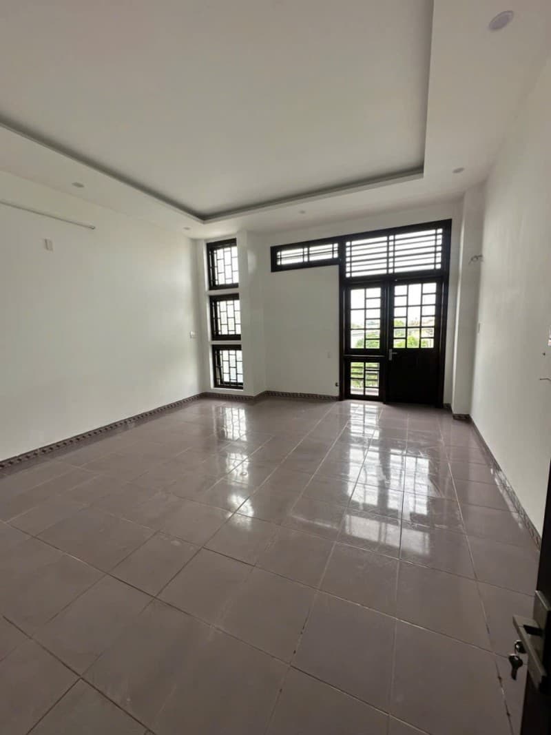 Nhà 4 tầng 126.3m² mặt tiền 5m LÊ VĂN HIẾN, Ngũ Hành Sơn — gần biển, tiềm năng kinh doanh, mặt tiền đường lớn, ô tô đỗ cửa