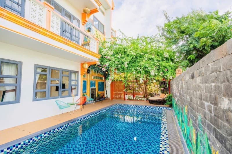 Nhà 4 tầng 485m² mặt tiền 25.3m Bàu Tràm 1, Hội An — mặt tiền đường lớn, có dòng tiền, hồ bơi