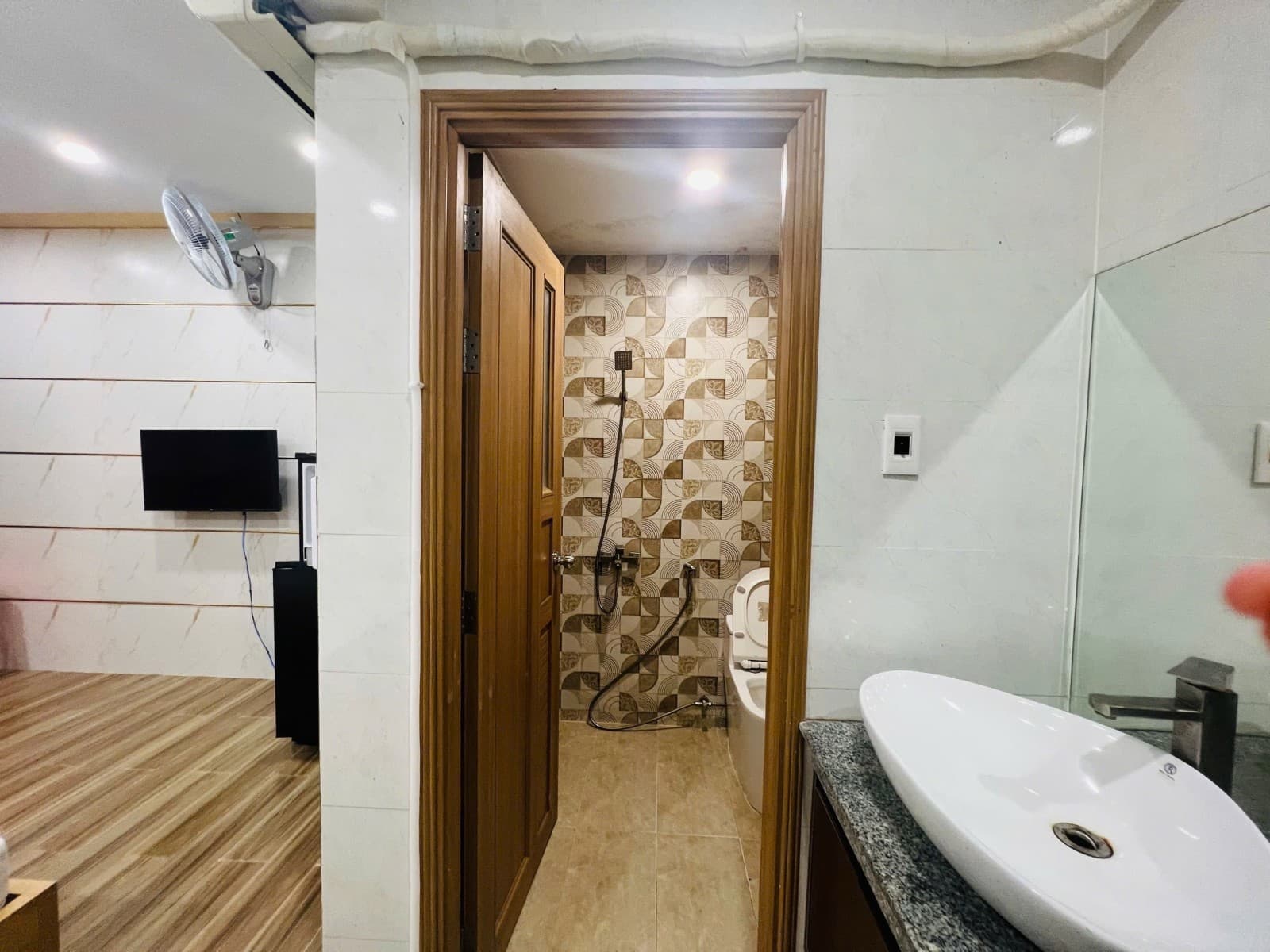 Nhà 7 tầng 70m² mặt tiền 4m Nguyễn Thi, Hải Châu — tiềm năng kinh doanh, mặt tiền đường lớn, ô tô đỗ cửa, có dòng tiền
