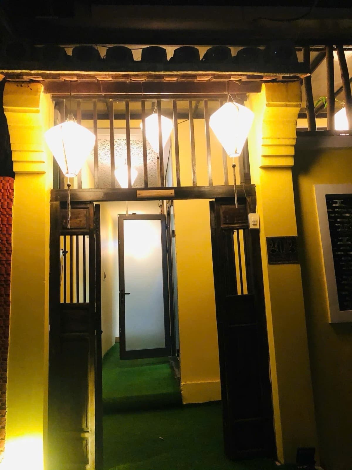 Nhà 2 tầng 90m² mặt tiền 6.3m Đường 18 Tháng 8, Hội An — gần chợ, ô tô đỗ cửa, có dòng tiền, khai thác du lịch