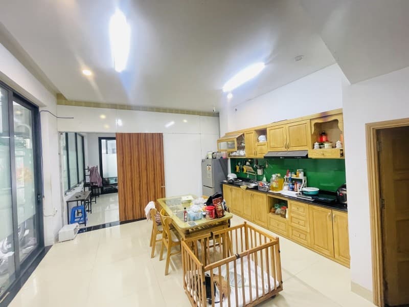 Nhà 3 tầng 230m² mặt tiền 6m Nguyễn Tri Phương, Hải Châu — tiềm năng kinh doanh, mặt tiền đường lớn, đường 10m, ô tô đỗ cửa