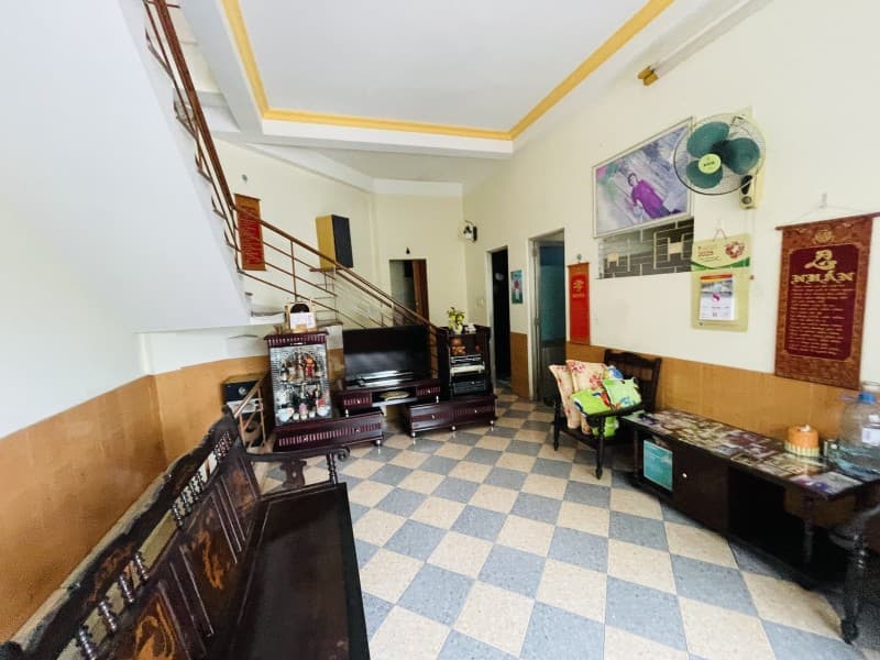 Nhà 3 tầng 62m² mặt tiền 7.7m Nguyễn Tri Phương, Hải Châu — tiềm năng kinh doanh, mặt tiền đường lớn, đường 10m, ô tô đỗ cửa