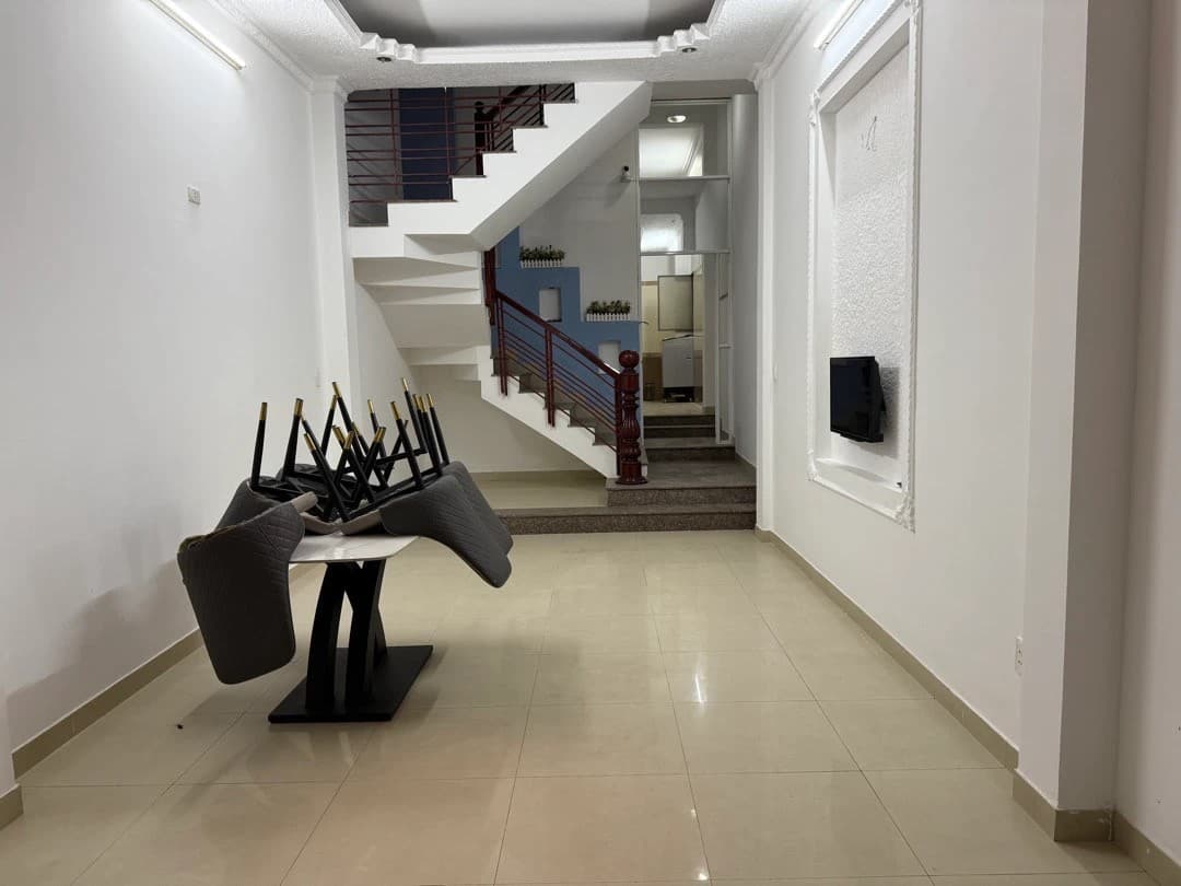 Nhà 5 tầng 90m² mặt tiền 5m Lê Thước, Sơn Trà — gần biển, tiềm năng kinh doanh, mặt tiền đường lớn, tiềm năng tăng giá