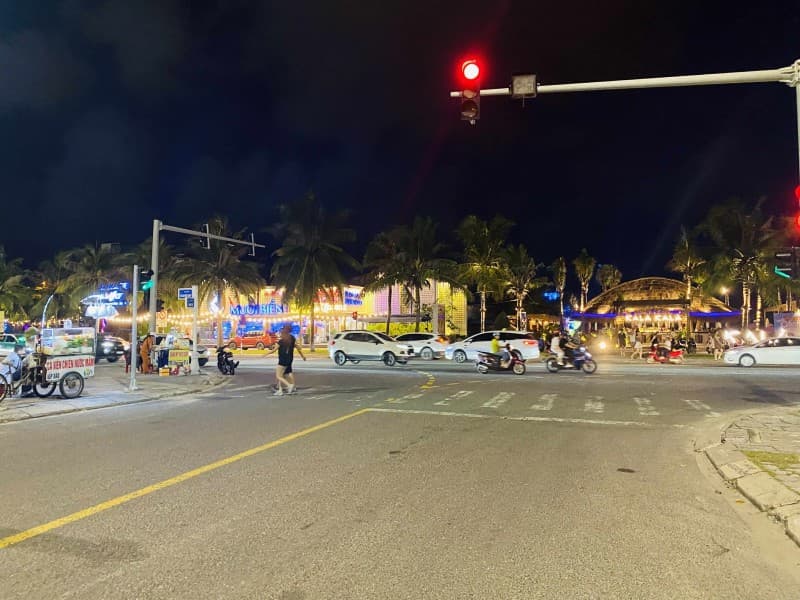 Nhà 2 tầng 280m² mặt tiền 11m Phan Tứ, Ngũ Hành Sơn — gần biển, tiềm năng kinh doanh, mặt tiền đường lớn, đường 10m