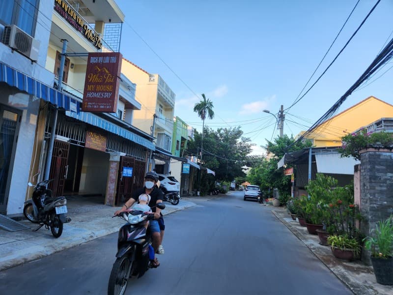 Nhà 2 tầng 55m² mặt tiền 8.8m Lý Thường Kiệt, Hội An — gần trường học, mặt tiền đường lớn, ô tô đỗ cửa