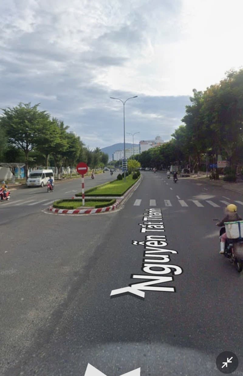 Đất 230m² mặt tiền 10m Nguyễn Tất Thành, Hải Châu — gần biển, tiềm năng kinh doanh, mặt tiền đường lớn, ô tô đỗ cửa
